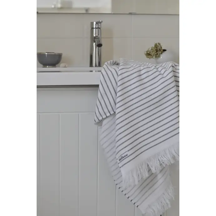 Pruhovaný ručník Pinstripe 50 x 100 cm