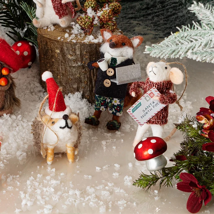 Plstěná vánoční ozdoba Hedgehog in Santa Hat